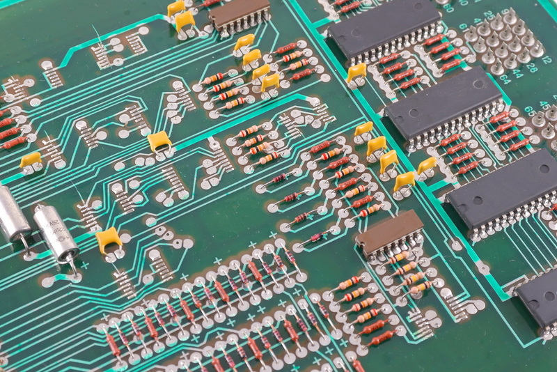 Why Choose SMT for PCB Assembly Over Traditional Methods-1
