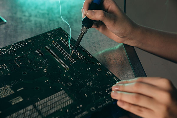What Safety Precautions Should Be Taken When Operating SMD Soldering Machines1