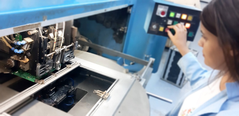 How Do SMT PCB Loaders Improve Production Efficiency-2.jpg