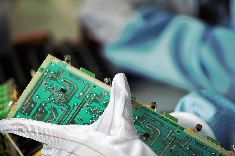 PBC-benefits-surface-mount-technology-smt-pcb-assembly-min