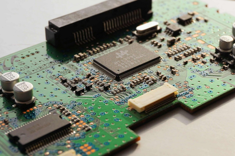 surface-mount-and-through-hole-scaled